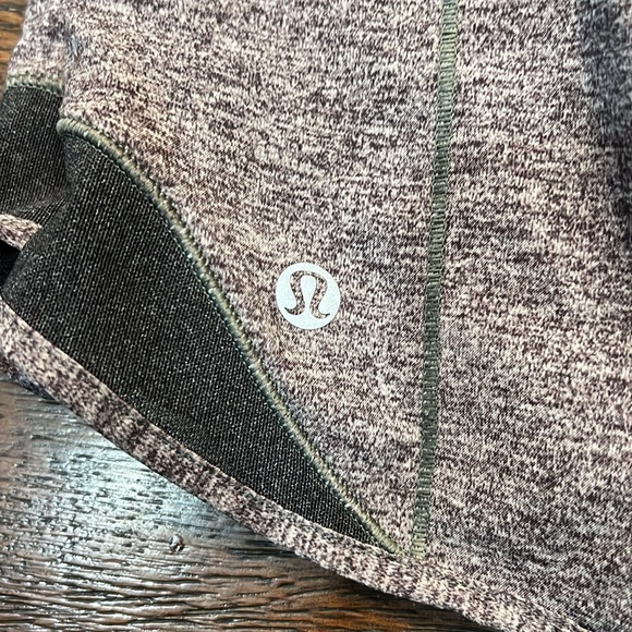 🪩Grey Lululemon Hotty Hots! Size 4! 4inch inseam! Like new!🪩 - Picture 2 of 12